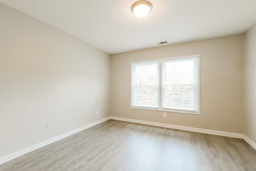 Building Photo - 802 Pinder Point Ct