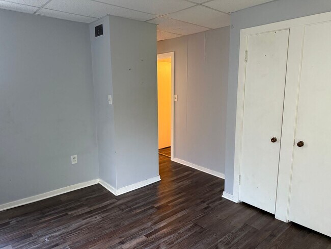 Building Photo - 226 E Maple St