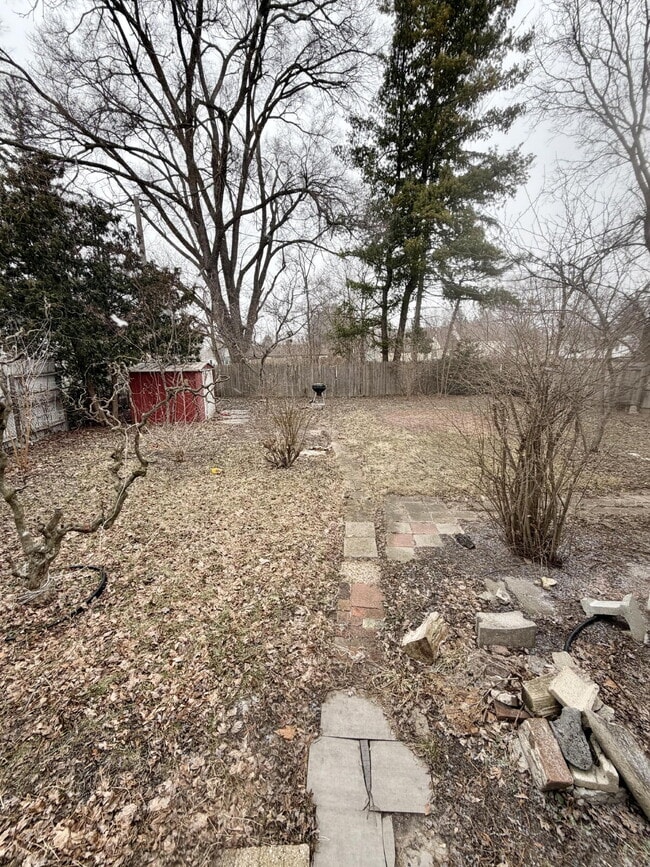 Building Photo - 3 Bedroom - 1 Bath Home WITH PROMO: ONE MONTH FREE!