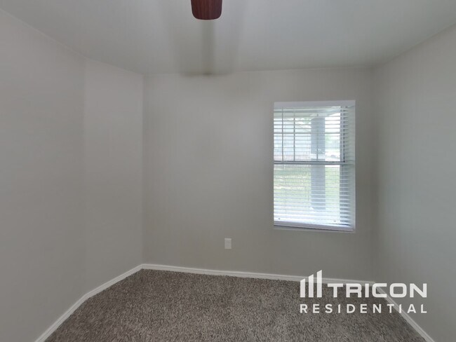 Building Photo - 1617 Village Park Trail