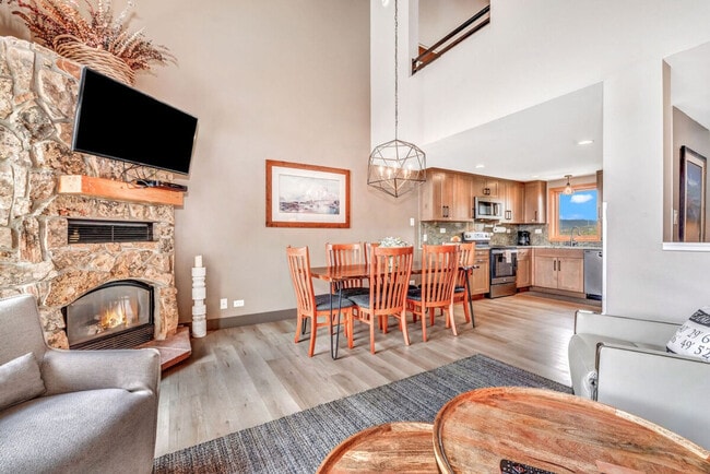 Building Photo - 2160 Mt Werner Cir