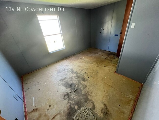 Building Photo - 134 Coachlight Dr