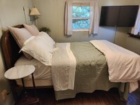 Building Photo - 420 49th St E