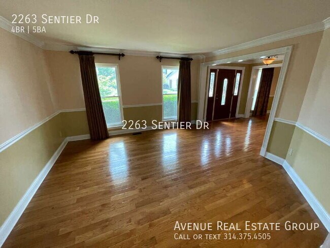 Building Photo - 2263 Sentier Dr