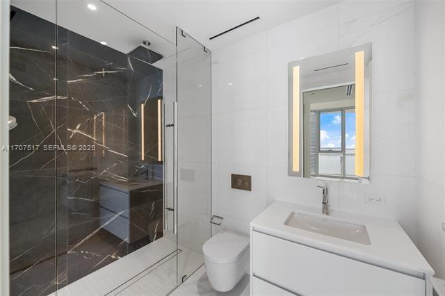 Building Photo - 300 Biscayne Boulevard Way