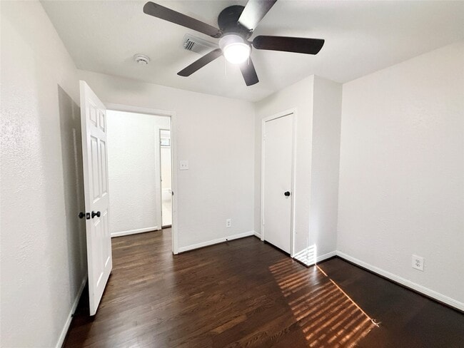 Primary Photo - 1511 Avenue E