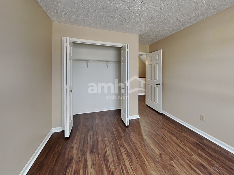 Building Photo - 8039 Southern Springs Blvd