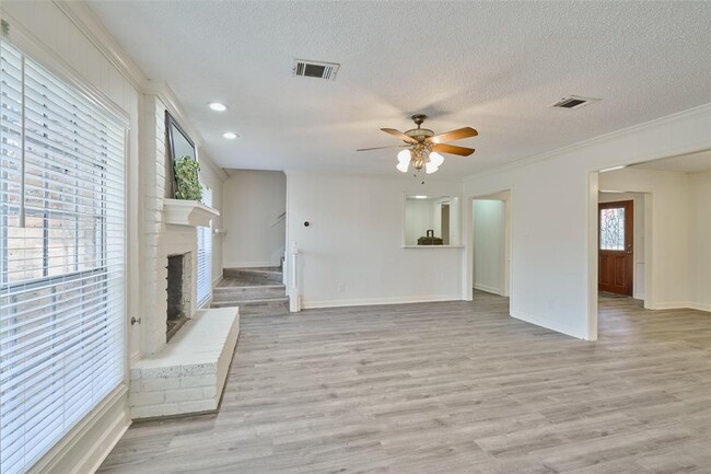 Building Photo - 715 Baltic Ln