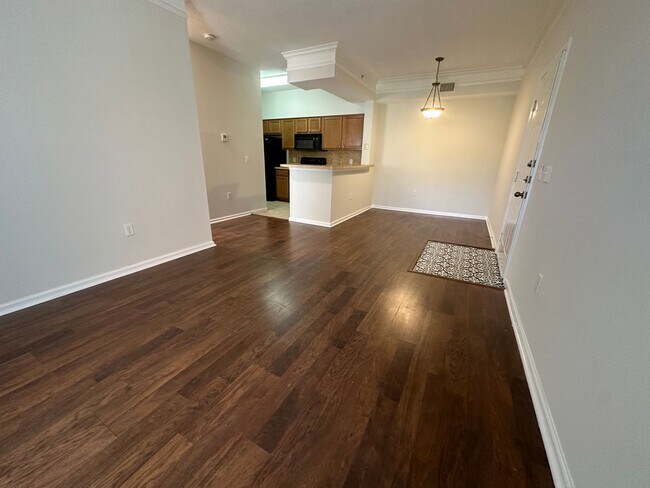 Building Photo - Second Floor 1/1 in Gated Palm Beach Gardens Community