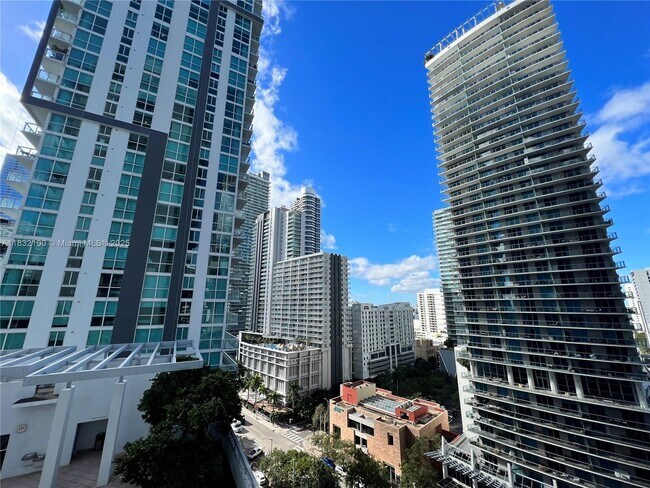 Building Photo - 1050 Brickell Ave