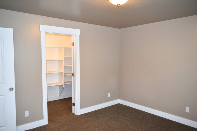 Building Photo - 1022 S 1050 E