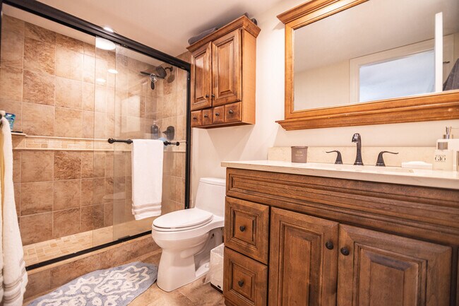 Building Photo - 68 Yacht Club Dr