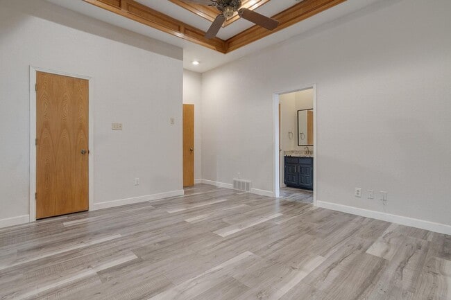 Building Photo - Beautiful 3 Bed, 2 Bath Home in Well Established Holiday West Neighborhood W /Pool and Pool Servi...