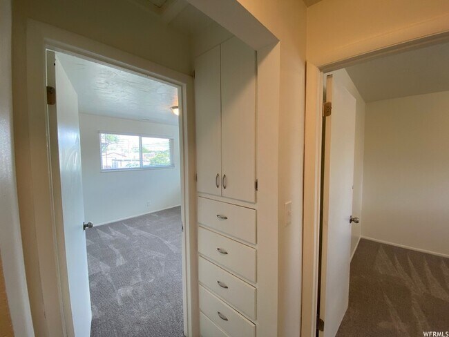 Building Photo - 3135 S 200 E