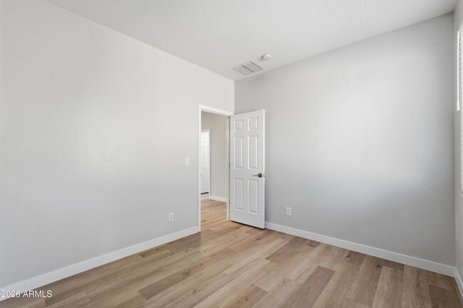 Building Photo - 1711 W Twain Ct