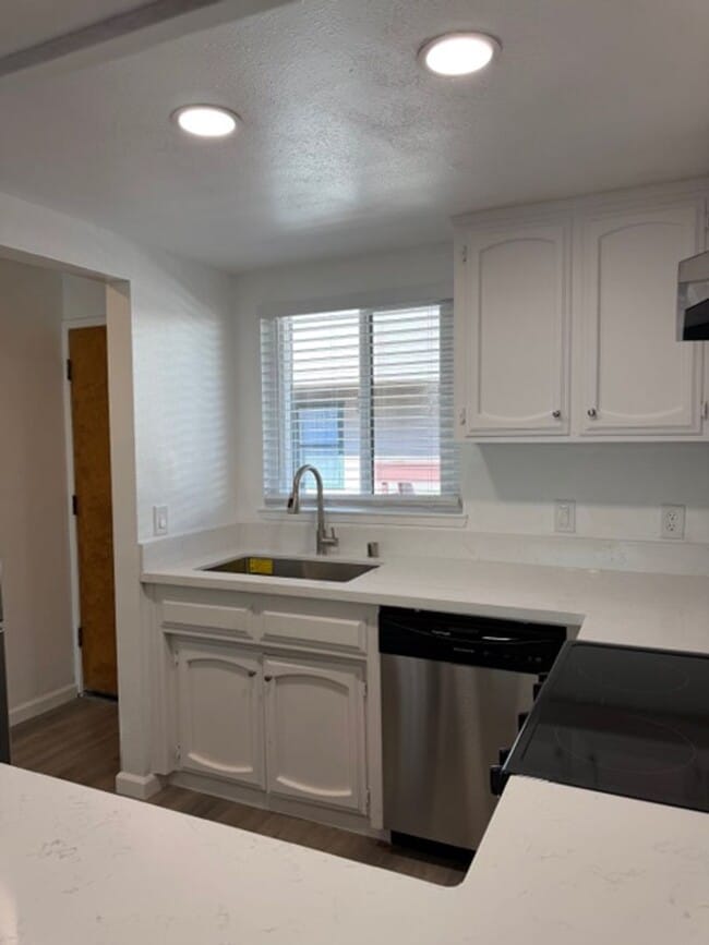 Building Photo - 680 Chorro St