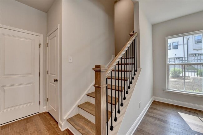 Building Photo - 400 Renwood Trl