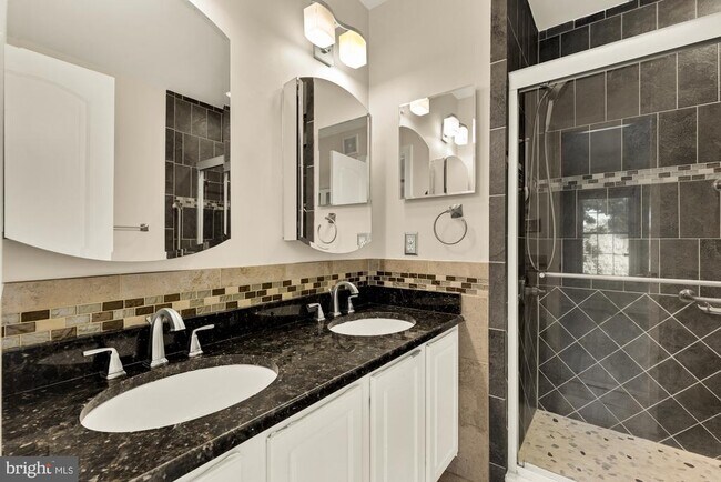 Building Photo - 640 Orchard Ridge Dr