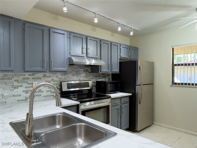 Building Photo - 1801 Courtyard Way