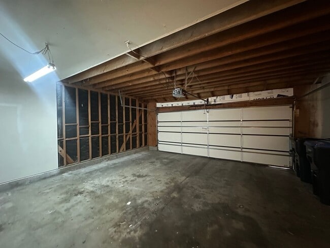 Building Photo - Elegant 4-Bedroom, 3-Bath Home in Prime Cul-de-Sac Location