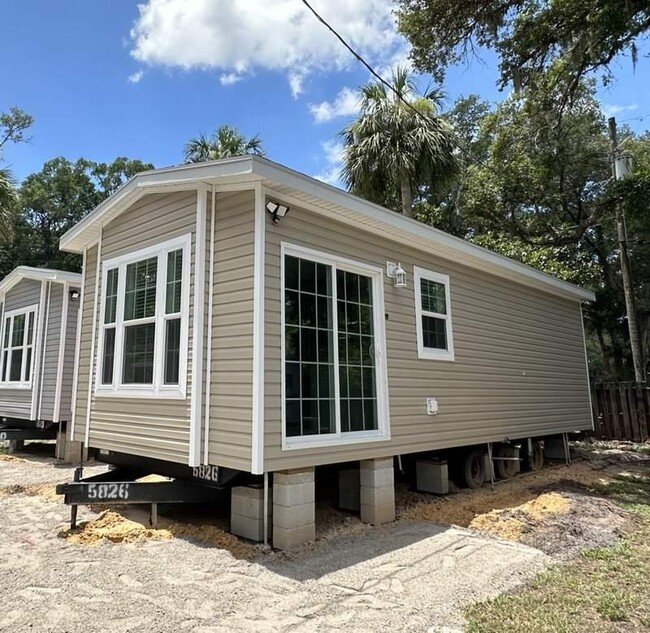 Primary Photo - 70 Solar Ct
