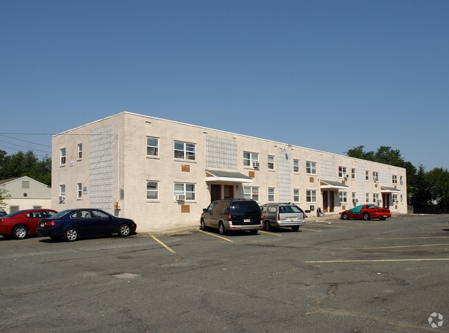 Primary Photo - Oak Run Apartments