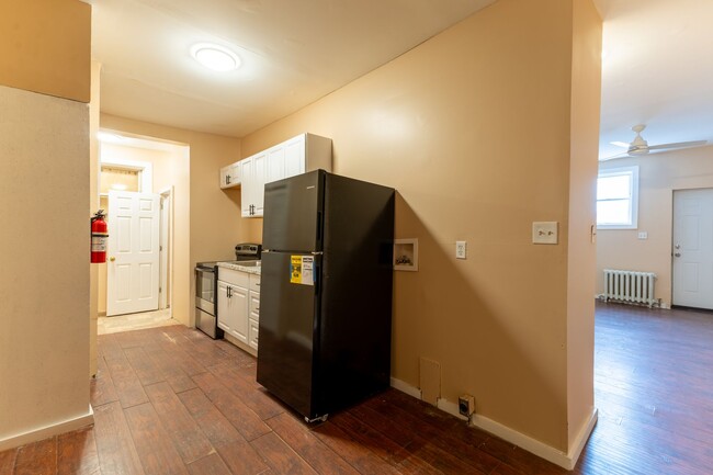 Building Photo - Recently renovated 1 bedroom, 1 bathroom a...