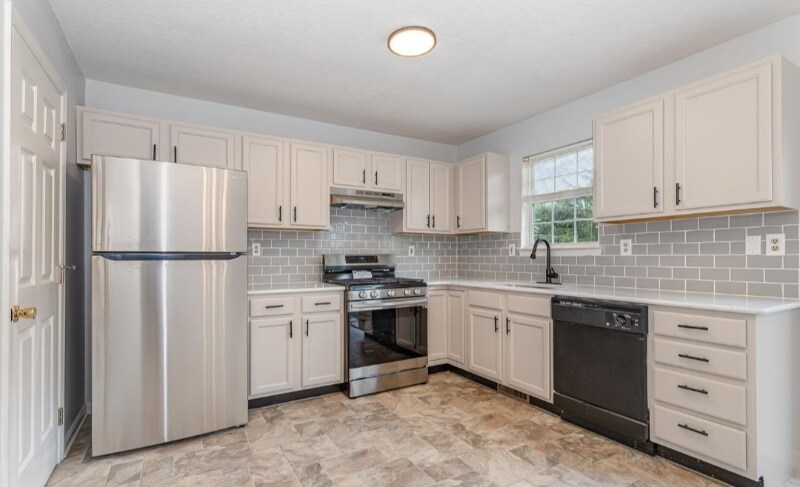 Building Photo - 330 Charles Cir