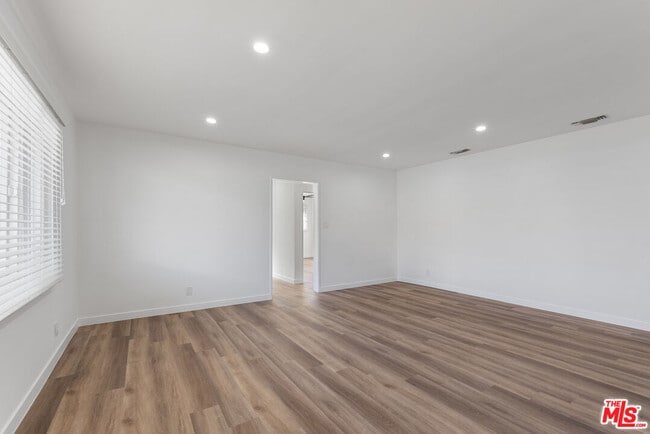 Building Photo - 9588 W Olympic Blvd