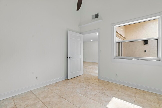 Building Photo - 4545 Brandywine Dr