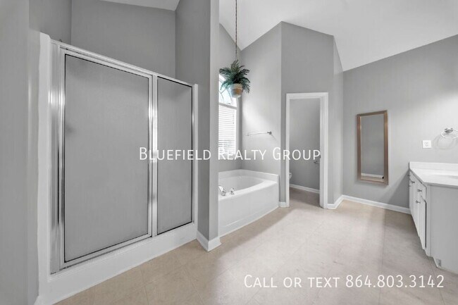 Building Photo - 417 Summergreen Way