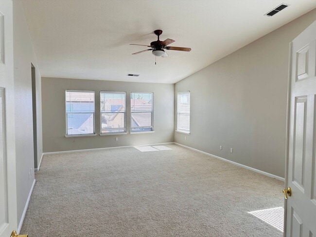 Building Photo - Full Bedroom and Bathroom Downstairs