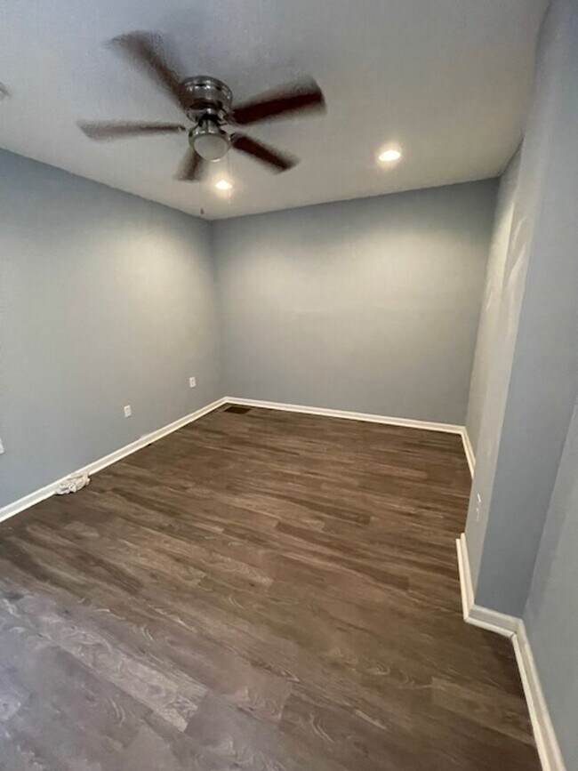 Building Photo - 4240 W Girard Ave