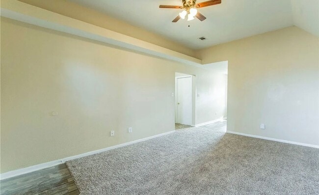 Building Photo - 2 Bed 1 Bath Duplex in Killeen