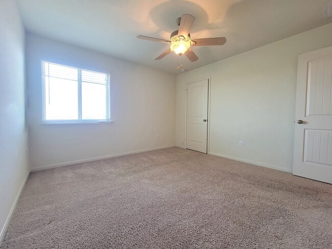 Building Photo - Beautiful 3 Bedroom, 2.5 Bath Home with Attached Garage & Tall Ceilings