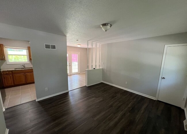Building Photo - Charming 3 Bedroom Home with Finished Base...