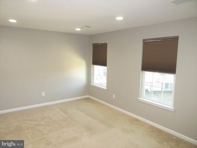Building Photo - 1305 Madison Ln