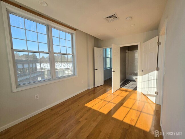 Building Photo - 120 Georges Rd