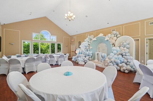 Building Photo - 1309 Meadow Brook Ct