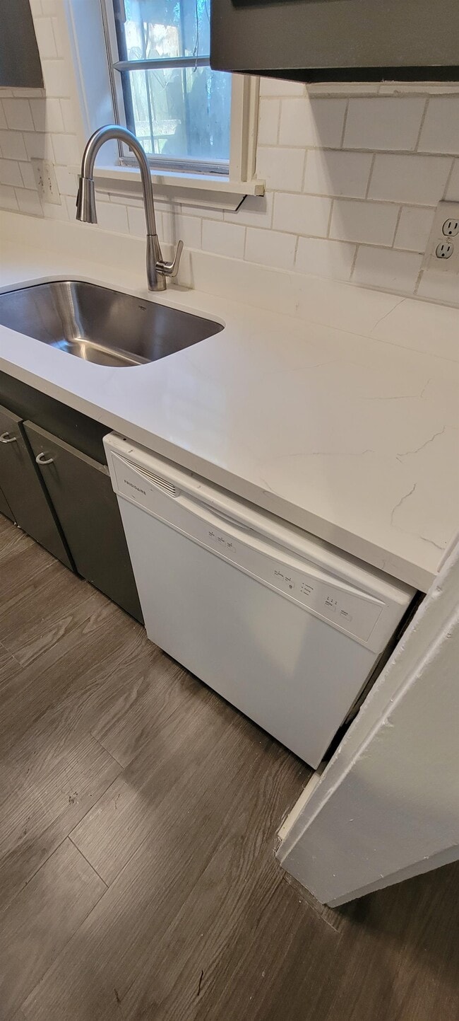 Building Photo - 1055 Quinn St