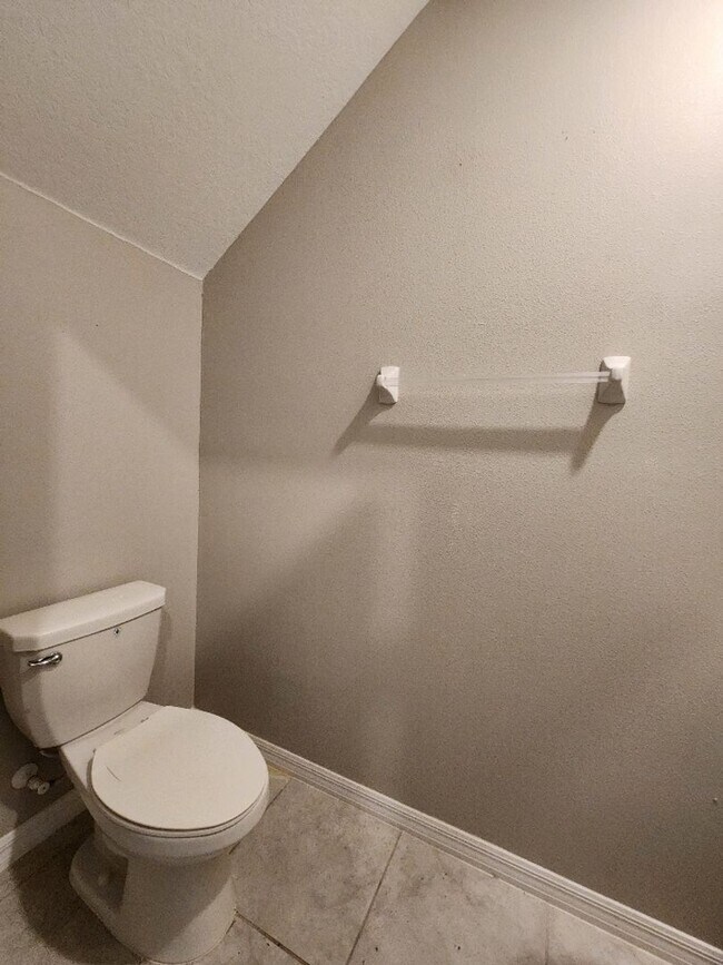 Building Photo - Gorgeous 4-Bedroom, 2.5-Bathroom Home in Riverview