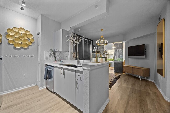 Building Photo - 2544 Centergate Dr