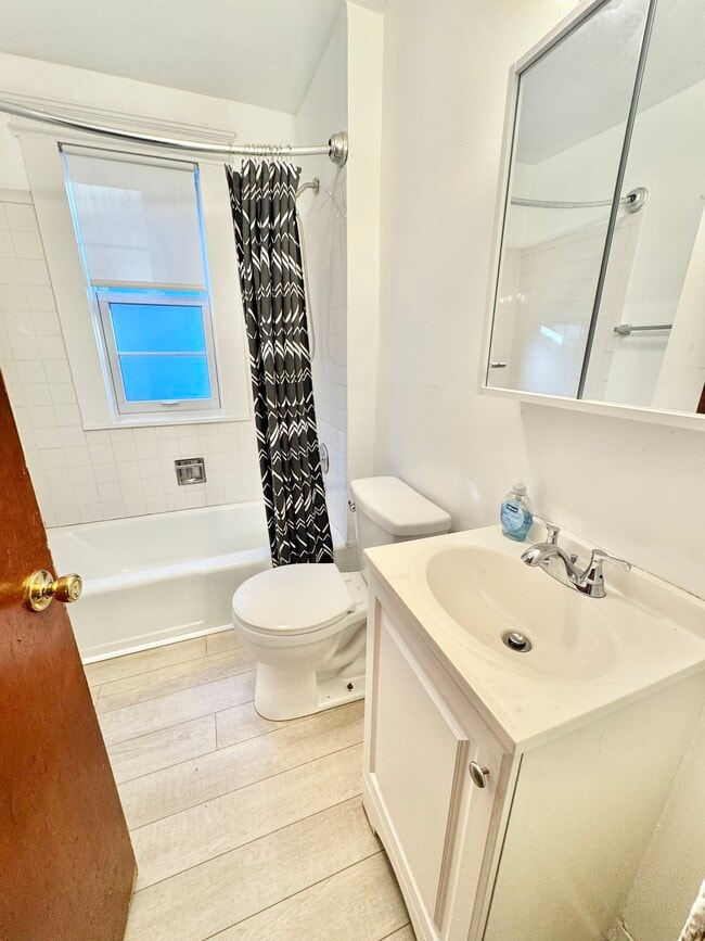 Building Photo - 87 Butler St