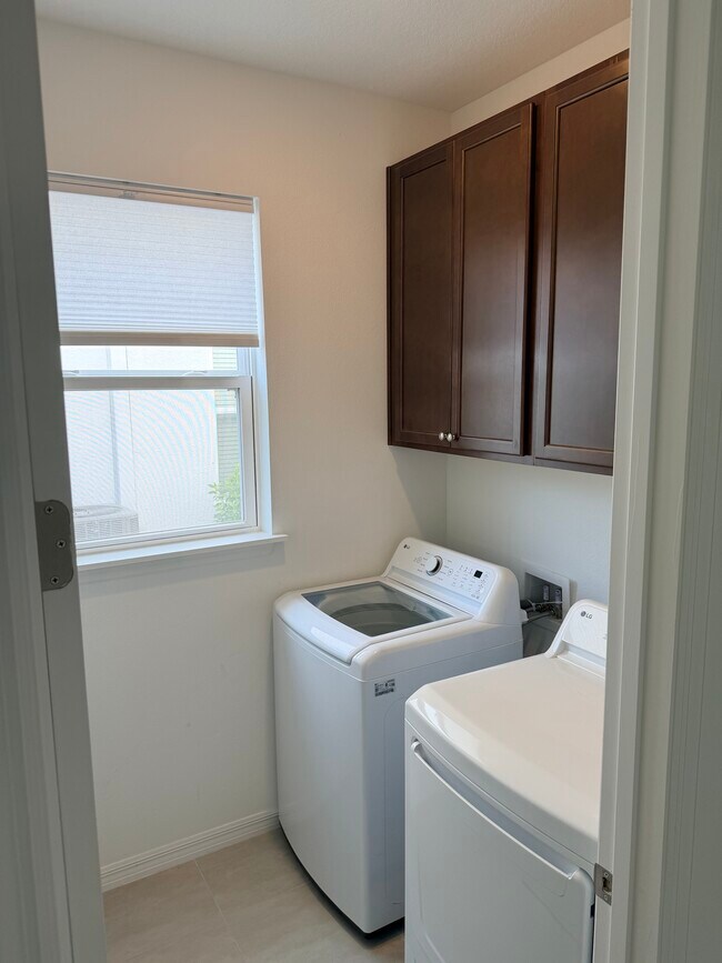 Building Photo - 15077 Shady Palms Ln