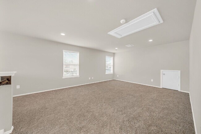 Building Photo - Welcome to this beautifully maintained 2-s...