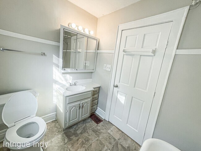 Building Photo - 2 br, 1 bath House - 2230 Woodlawn Ave