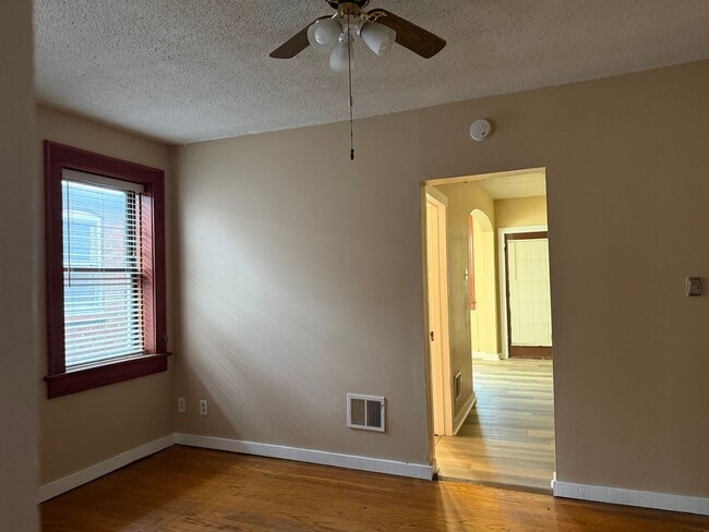 Building Photo - 5918 Arendes Dr