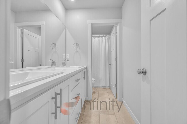 Building Photo - 8943 SW Vermillion Dr