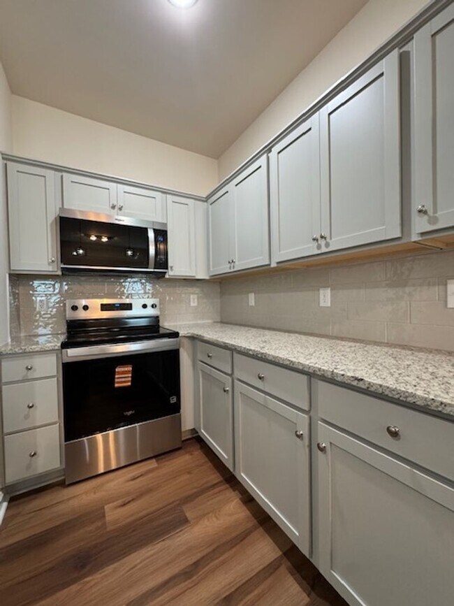 Building Photo - 111 Kendall Farms Dr