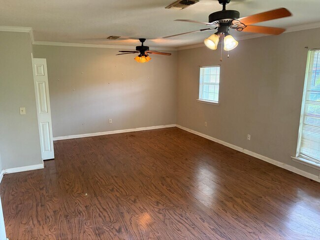 Building Photo - Blanchard 1 Bedroom